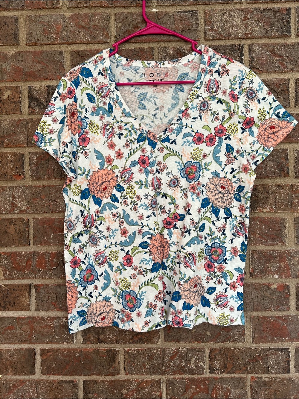 NWT LOFT Vintage Soft Floral V-Neck Tee White Multi Large⁠